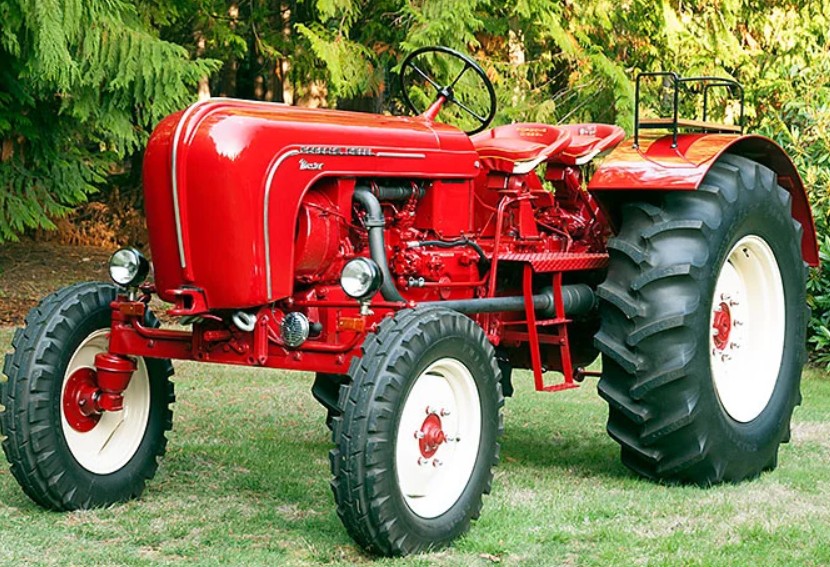 Zabytkowy traktor z silnikiem wysokoprężnym